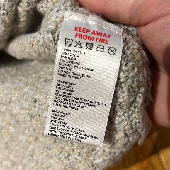 COPY - Urban Outfitters Cropped Sweater - Picture 6 of 6